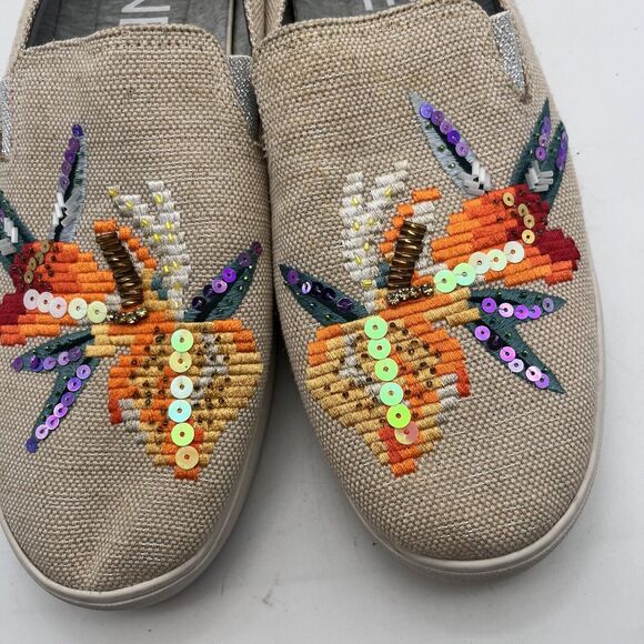 Nine West Playa Vista Embroidered Floral Slip On Sneaker Shoes Flats size 10M - Picture 2 of 8